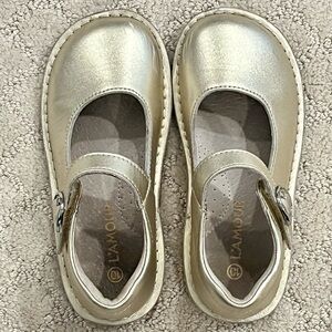 L'Amour Gold Mary Jane Shoes, size 10 (toddler)